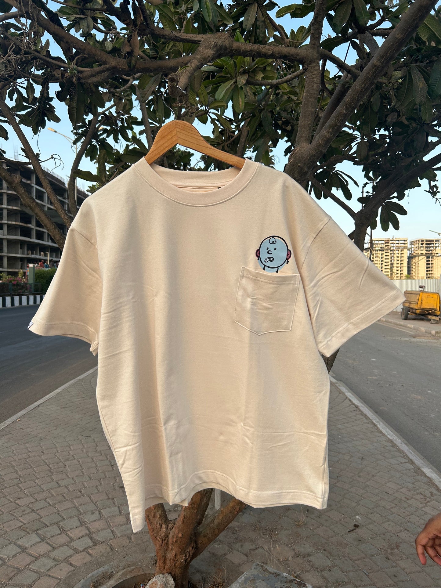LAZY SUNDAY | MARSHMELLOW WITH POCKET | OVERSIZED UNISEX T-SHIRT
